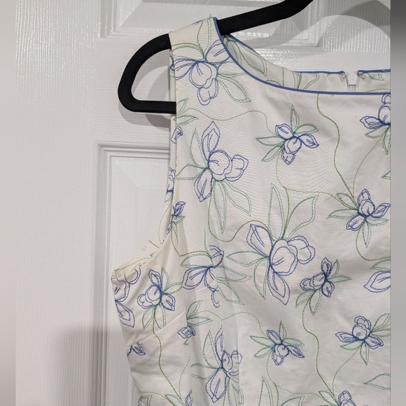 Amanda Smith White, Blue & Green Floral Embroidered Sleeveless Dress in Size 14 - Picture 3 of 9